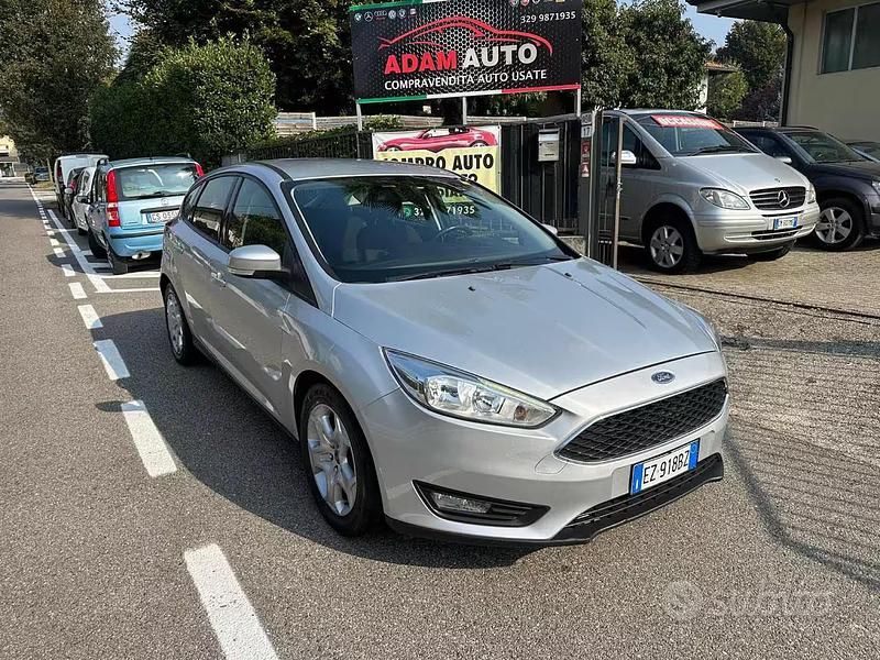 Begagnad Ford Focus Titanium 95 HK (69 kW) 2015 Grå Sedan