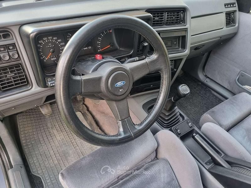 Usata Ford Sierra 200 CV (147 kW) 1988 Grigio Berlina