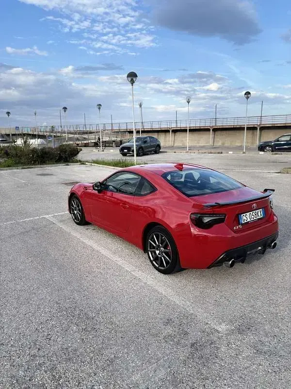 Usata Toyota GT86 GT 200 CV (147 kW) 2024 Rosso Coupé