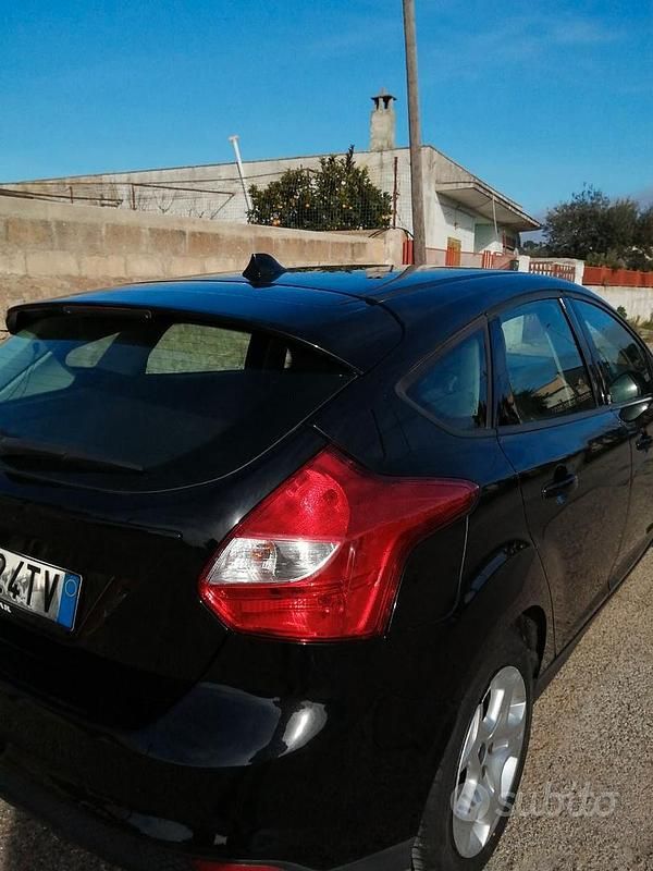 Usata Ford Focus 115 CV (84 kW) 2014 Nero Berlina