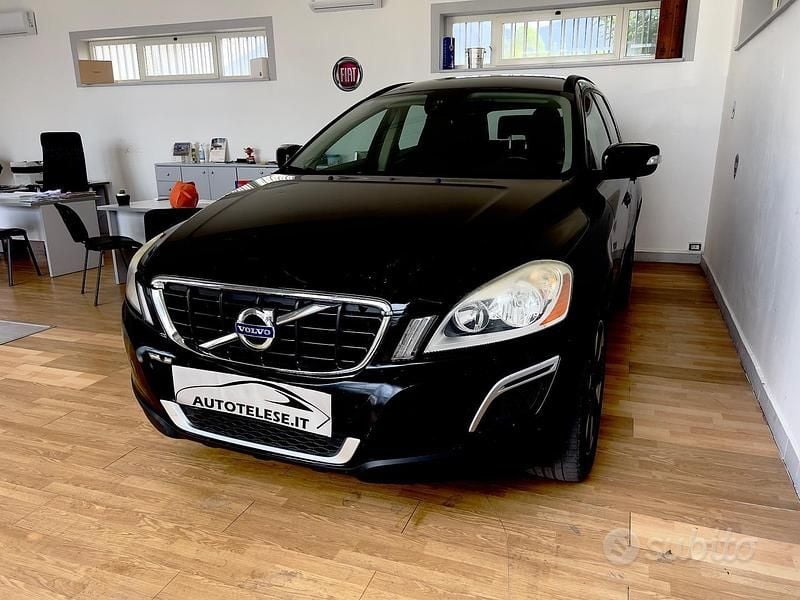Usata Volvo XC60 Kinetic 163 CV (119 kW) 2011 Nero SUV