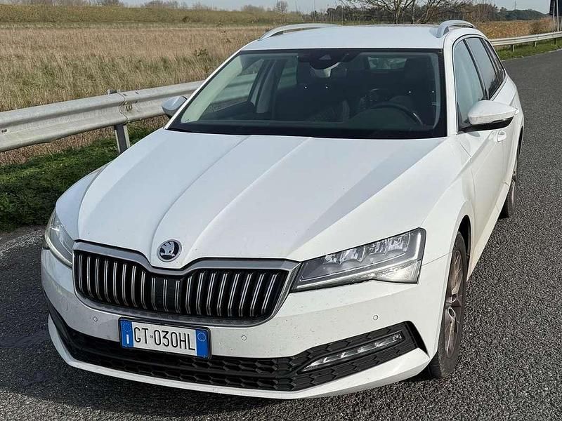 Bianco Usata 2024 Skoda Superb Executive Station wagon | 28.000 € (Buon prezzo) - Immagine 1/1