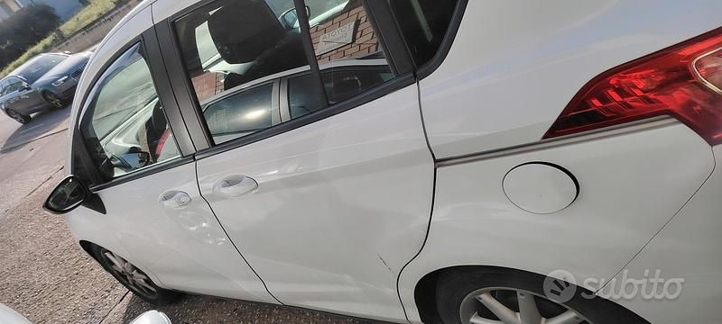 Usata Ford B-MAX Titanium 95 CV (69 kW) 2013 Bianco Monovolume