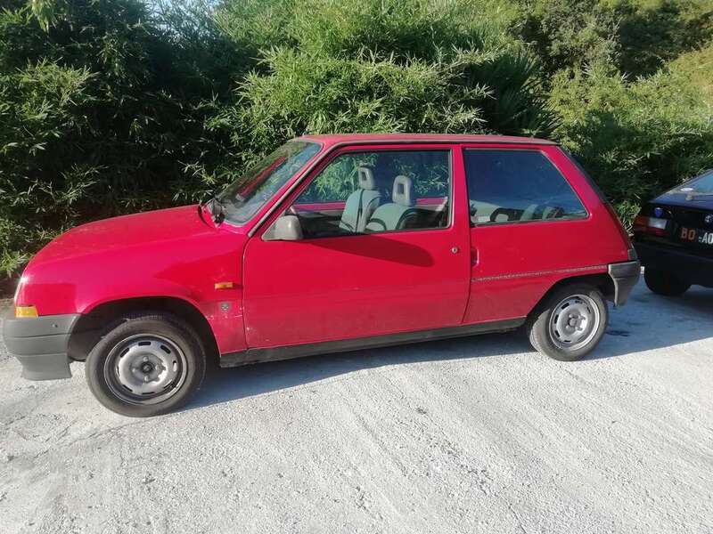 Usato 1991 Renault R4 1.0 Benzin 33 CV (3.500 €)