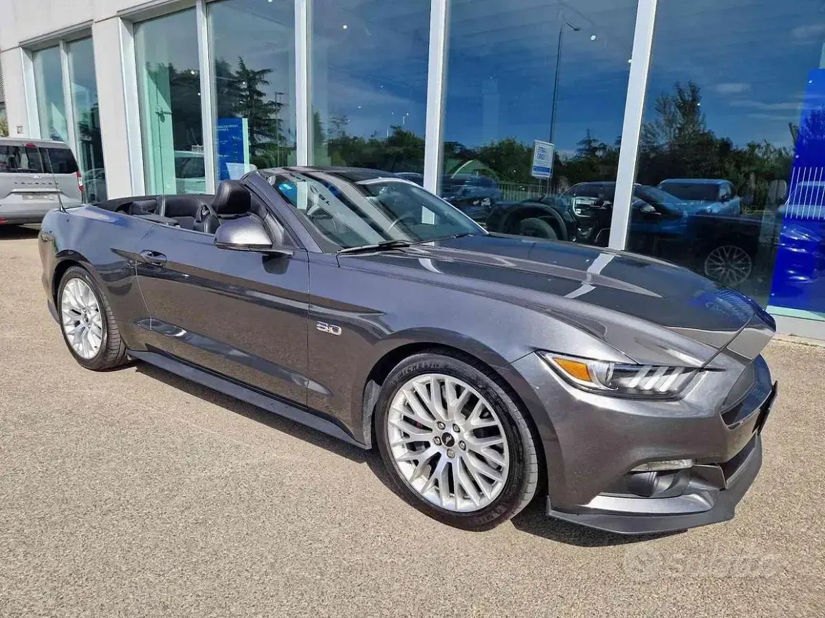 Usata Ford Mustang GT Convertible 420 CV (308 kW) 2016 Grigio Cabrio