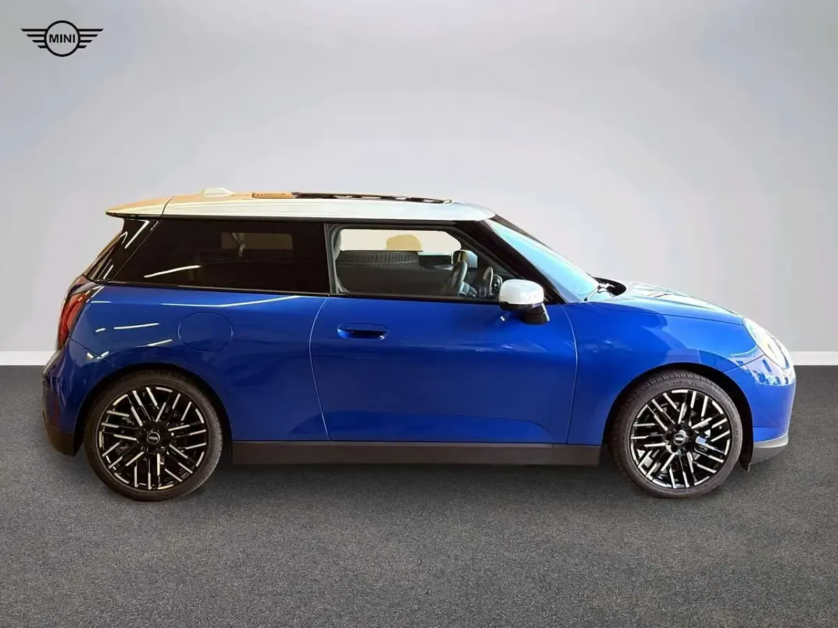 Nuova Mini Cooper SE Favoured 160 kW (218 CV) 2026 Blu/azzurro Utilitaria
