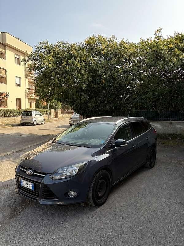Usata Ford Focus Titanium 116 CV (85 kW) 2011 Blu Station wagon