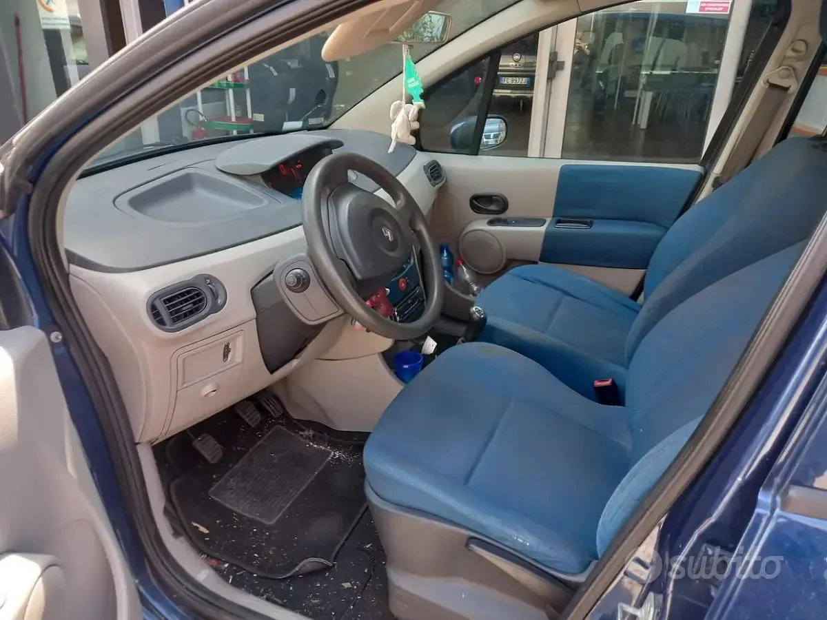 Usata Renault Modus Luxe 75 CV (55 kW) 2005 Bluazzurro Monovolume