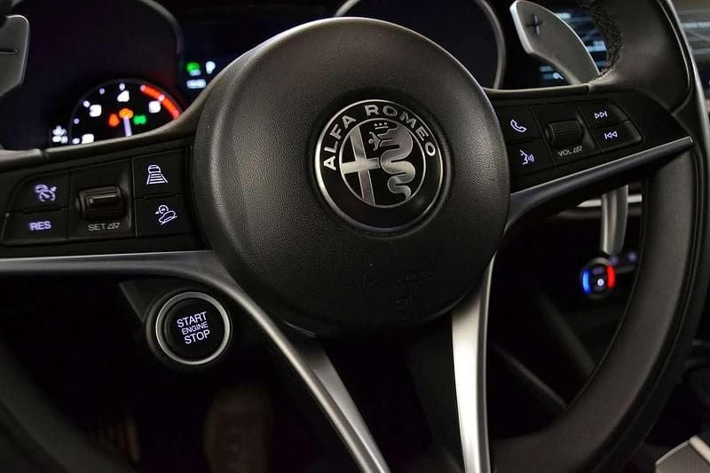 Usata Alfa Romeo Stelvio Super 210 CV (154 kW) 2018 Grigio vesuvio SUV