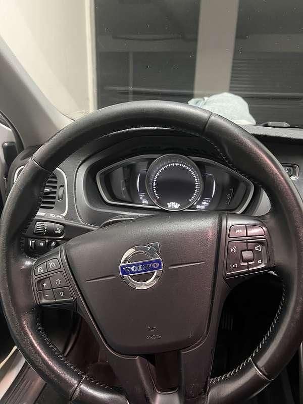 Usata Volvo V40 Momentum 120 CV (88 kW) 2016 Berlina