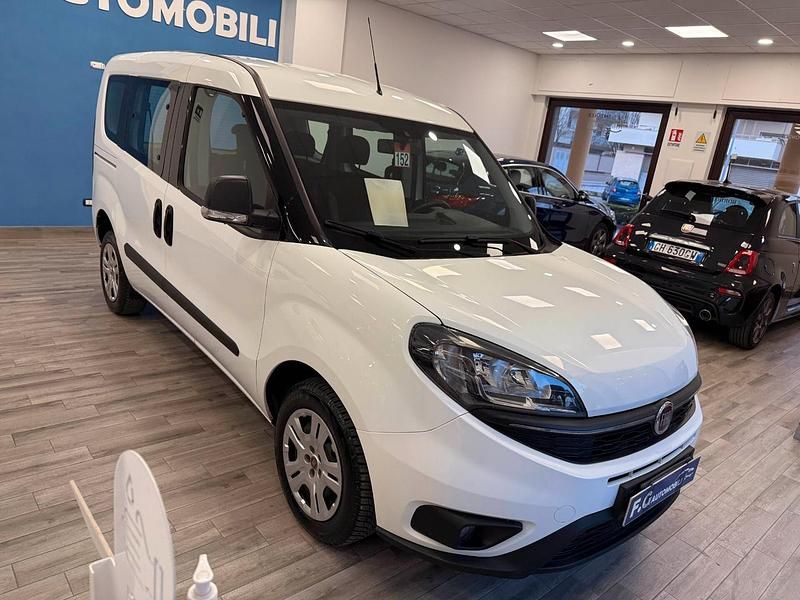 Usata Fiat Doblò Lounge 95 CV (69 kW) 2020 Bianco Monovolume