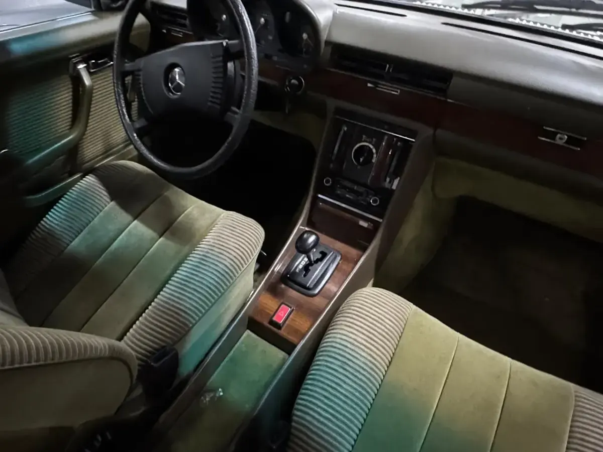 Begagnad Mercedes 280 SE 156 HK (114 kW) 1979 Grön Sedan
