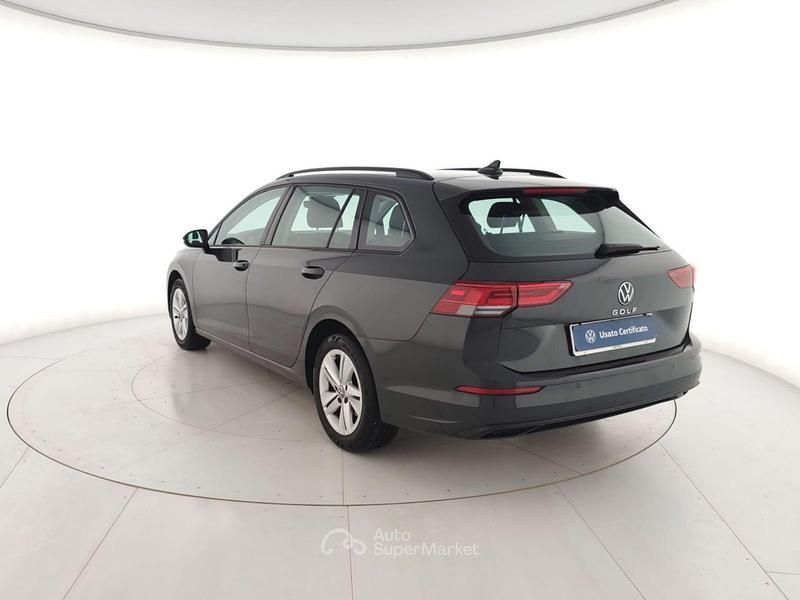 Usata VW Golf VIII Life 131 CV (96 kW) 2021 Grigio metallizzato Station wagon