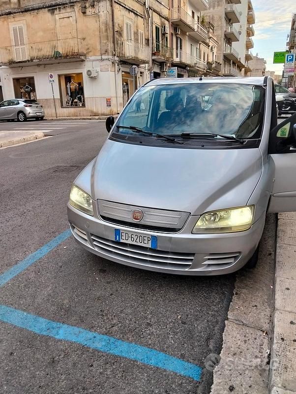 Usata Fiat Multipla 120 CV (88 kW) 2010 Grigio Monovolume