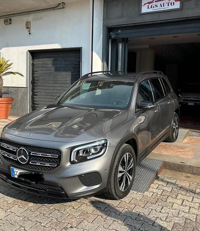 Grigio Usata 2020 Mercedes GLB200 SUV | 19.998 € (Buon prezzo) - Immagine 1/4