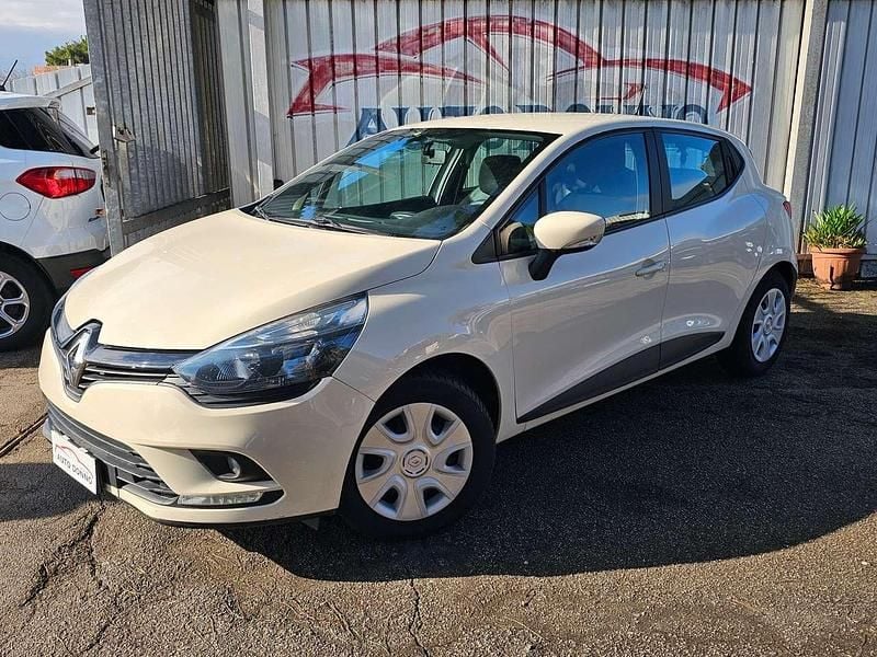 Bianco Usata 2017 Renault Clio IV Life Tre volumi | 8900 € (Buon prezzo) - Immagine 1/4
