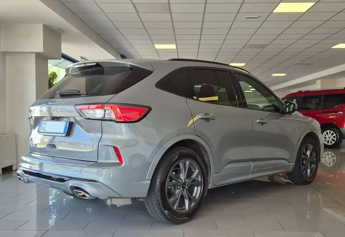 Usata Ford Kuga ST-Line X 120 CV (88 kW) 2022 Grigio SUV
