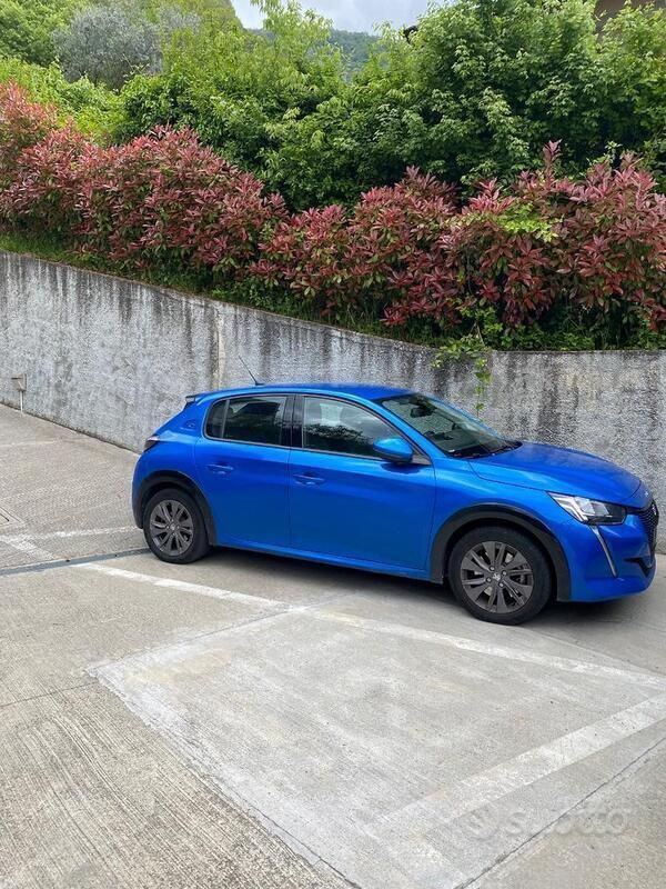 Usata Peugeot e-208 56 kW (77 CV) 2020 Blu Utilitaria