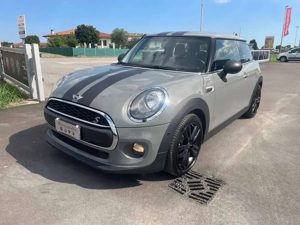 Usata Mini ONE 75 CV (55 kW) 2017 Grigio Utilitaria