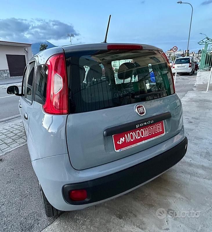 Usata Fiat Panda Lounge 69 CV (50 kW) 2020 Grigio Utilitaria