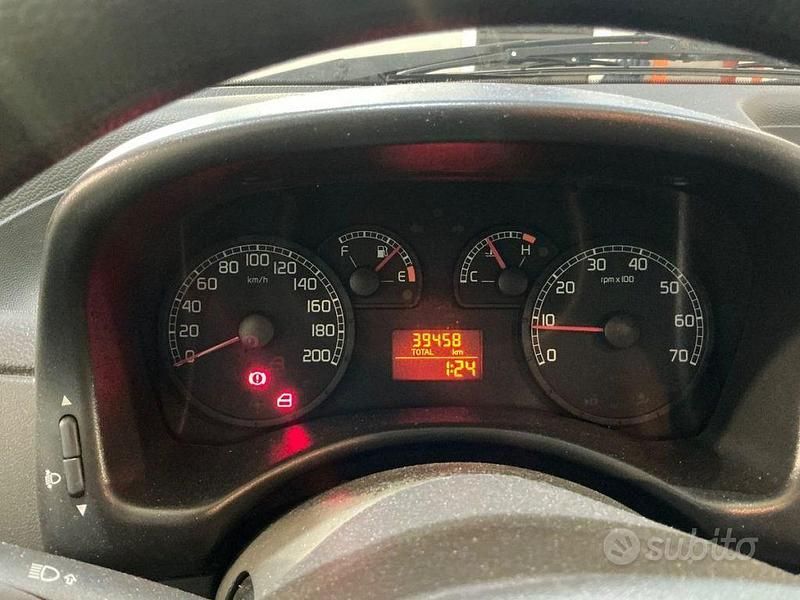 Usata Fiat Punto Classica 60 CV (44 kW) 2007 Rosso Berlina