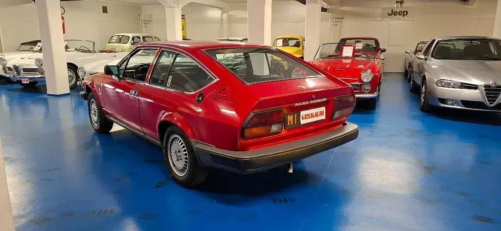 Usata Alfa Romeo GTV 131 CV (96 kW) 1982 Rosso alfa / pastello Coupé