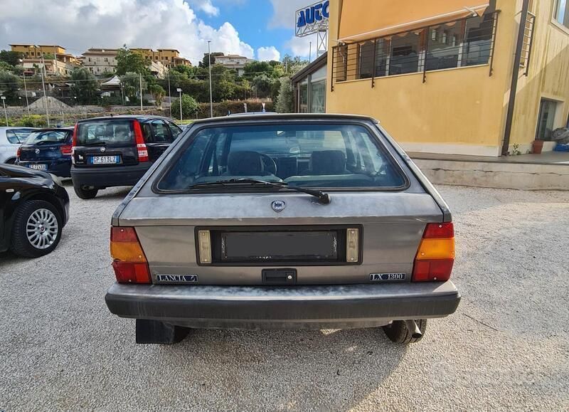 Usata Lancia Delta 78 CV (57 kW) 1985 Grigio Utilitaria