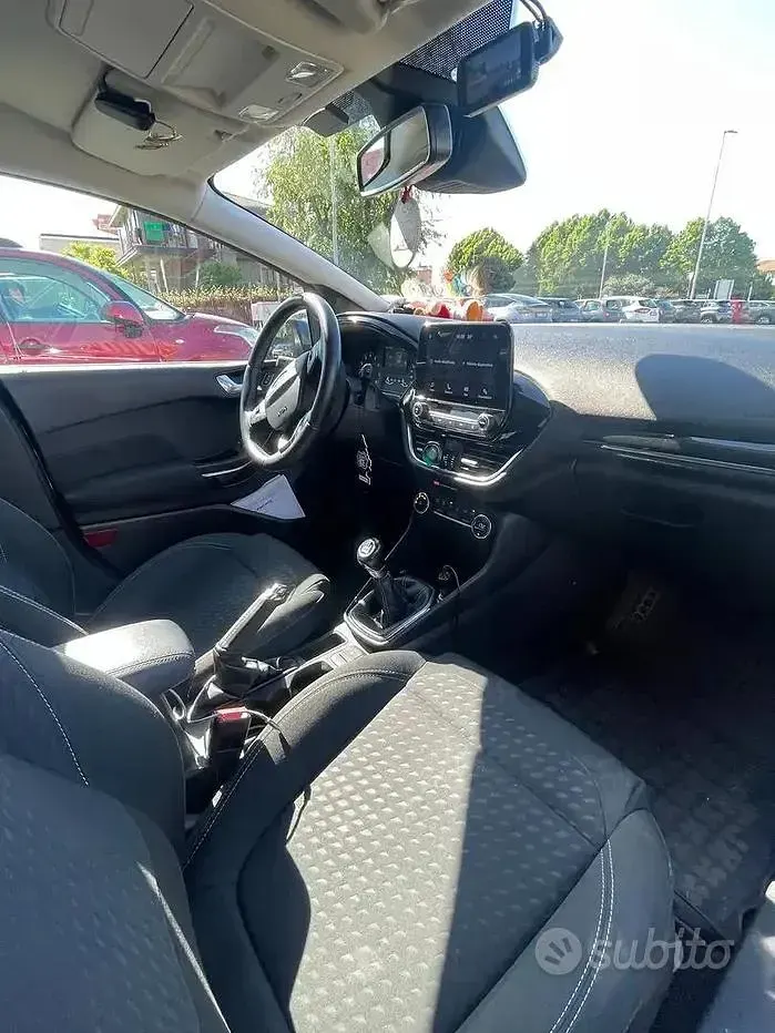 Usata Ford Fiesta Titanium 86 CV (63 kW) 2019 Blu/azzurro Utilitaria