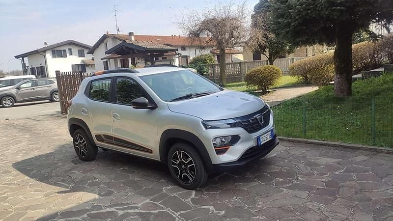 Usata Dacia Spring Comfort Plus 19 kW (26 CV) 2022 Argento Utilitaria