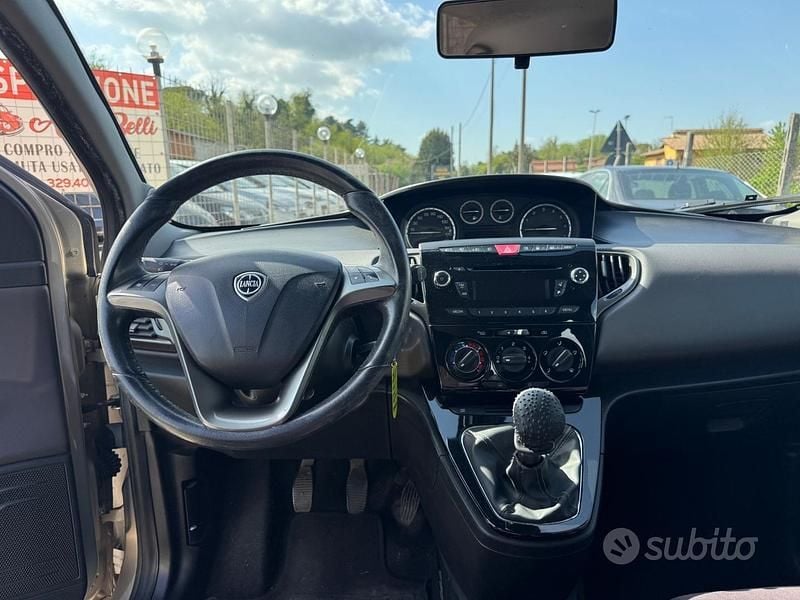 Usata Lancia Ypsilon Gold 69 CV (50 kW) 2012 Marrone Utilitaria