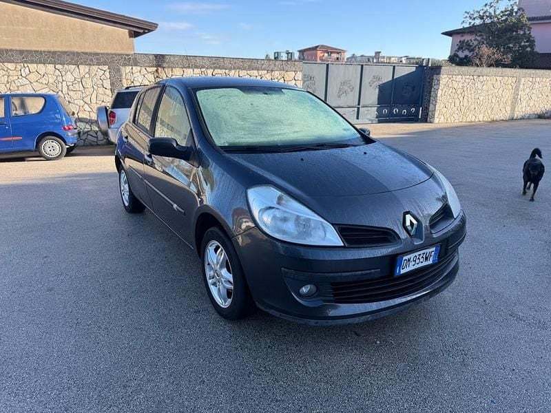 Usata Renault Clio II LE 74 CV (54 kW) 2008 Grigio Berlina