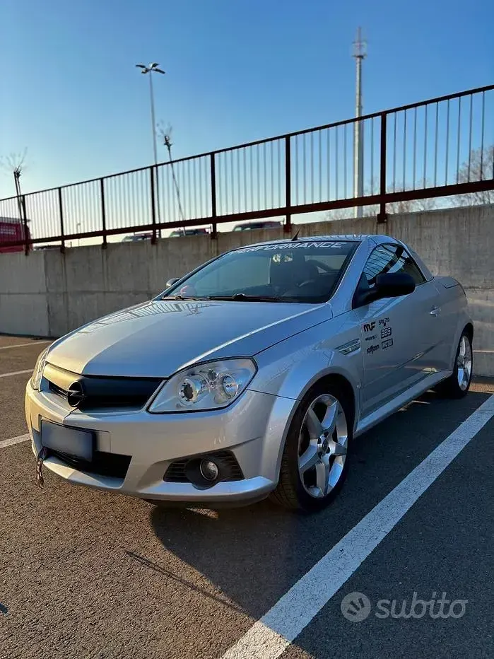Usata Opel Tigra 90 CV (66 kW) 2005 Cabrio