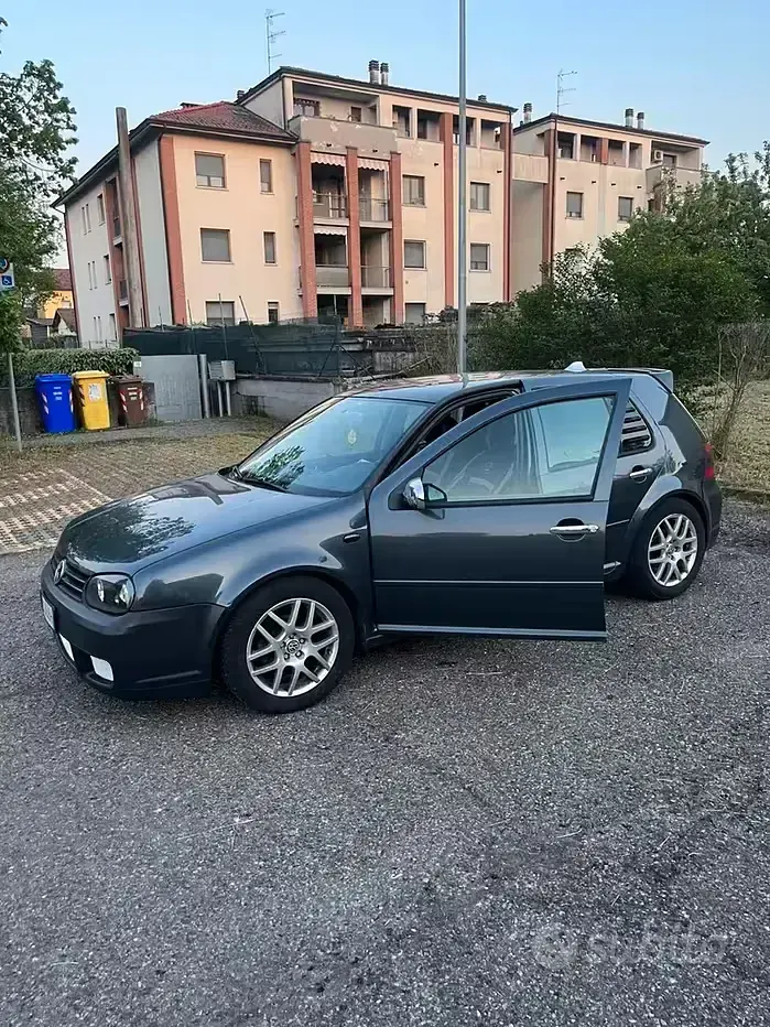 Usata VW Golf IV 105 CV (77 kW) 2002 Berlina