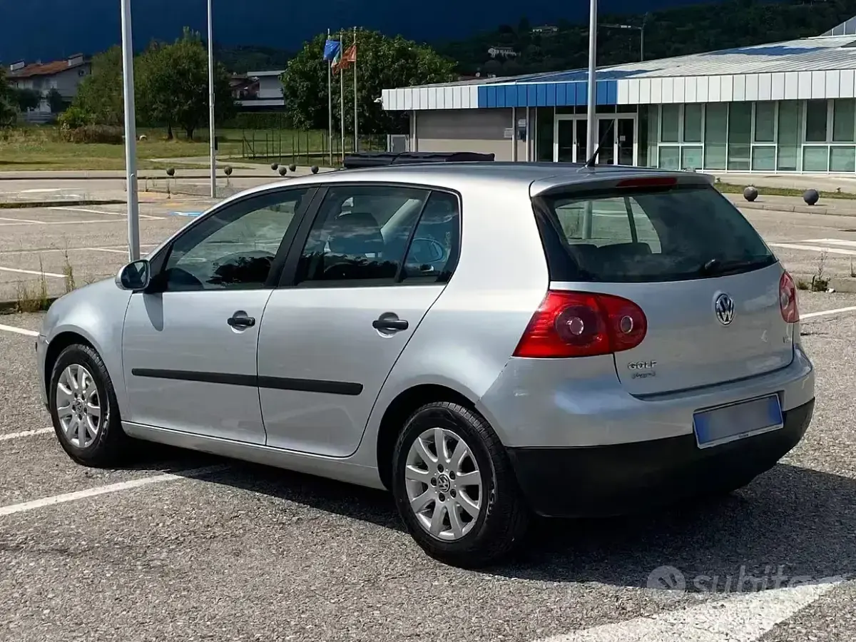 Usata VW Golf V 102 CV (75 kW) 2007 Grigio Berlina