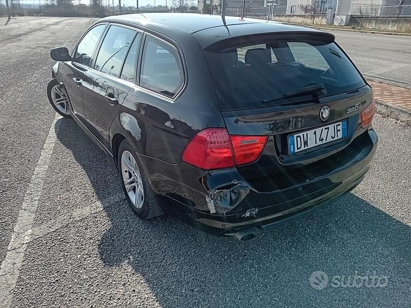 Usata BMW 320 116 CV (85 kW) 2009 Nero Station wagon