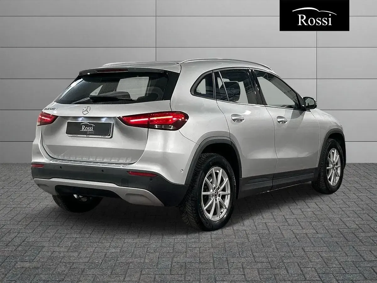 Usata Mercedes GLA180 Business 116 CV (85 kW) 2021 Nero SUV