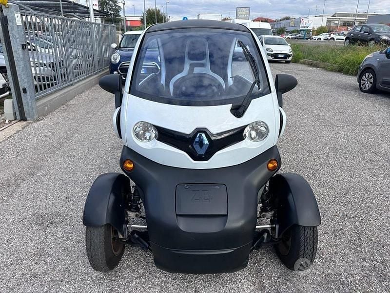 Begagnad Renault Twizy Intens 8 kW (11 HK) 2015 Vit Halvkombi