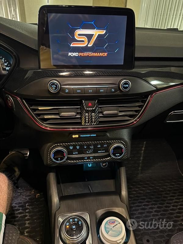 Usata Ford Focus ST-Line 120 CV (88 kW) 2021 Grigio Station wagon