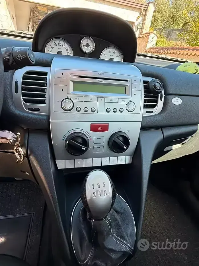 Usata Lancia Ypsilon 75 CV (55 kW) 2010 Bianco Utilitaria