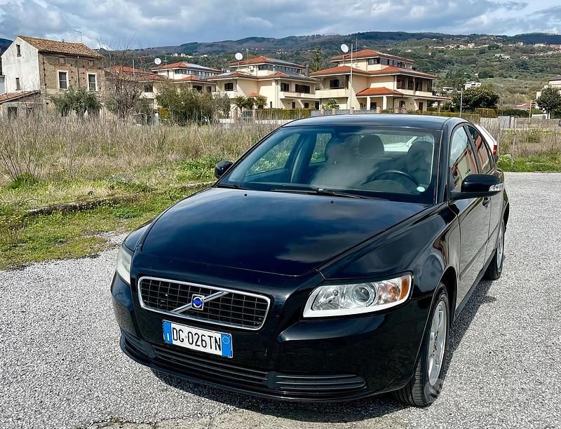 Usata Volvo S40 Kinetic 109 CV (80 kW) 2007 Nero Berlina