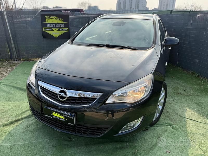 Usata Opel Astra 110 CV (80 kW) 2012 Grigio Station wagon