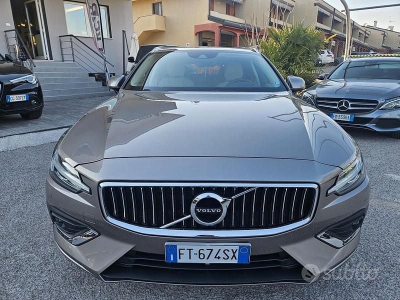 Brugt Volvo V60 Inscription 190 HK (139 kW) 2019 Gul Stationcar