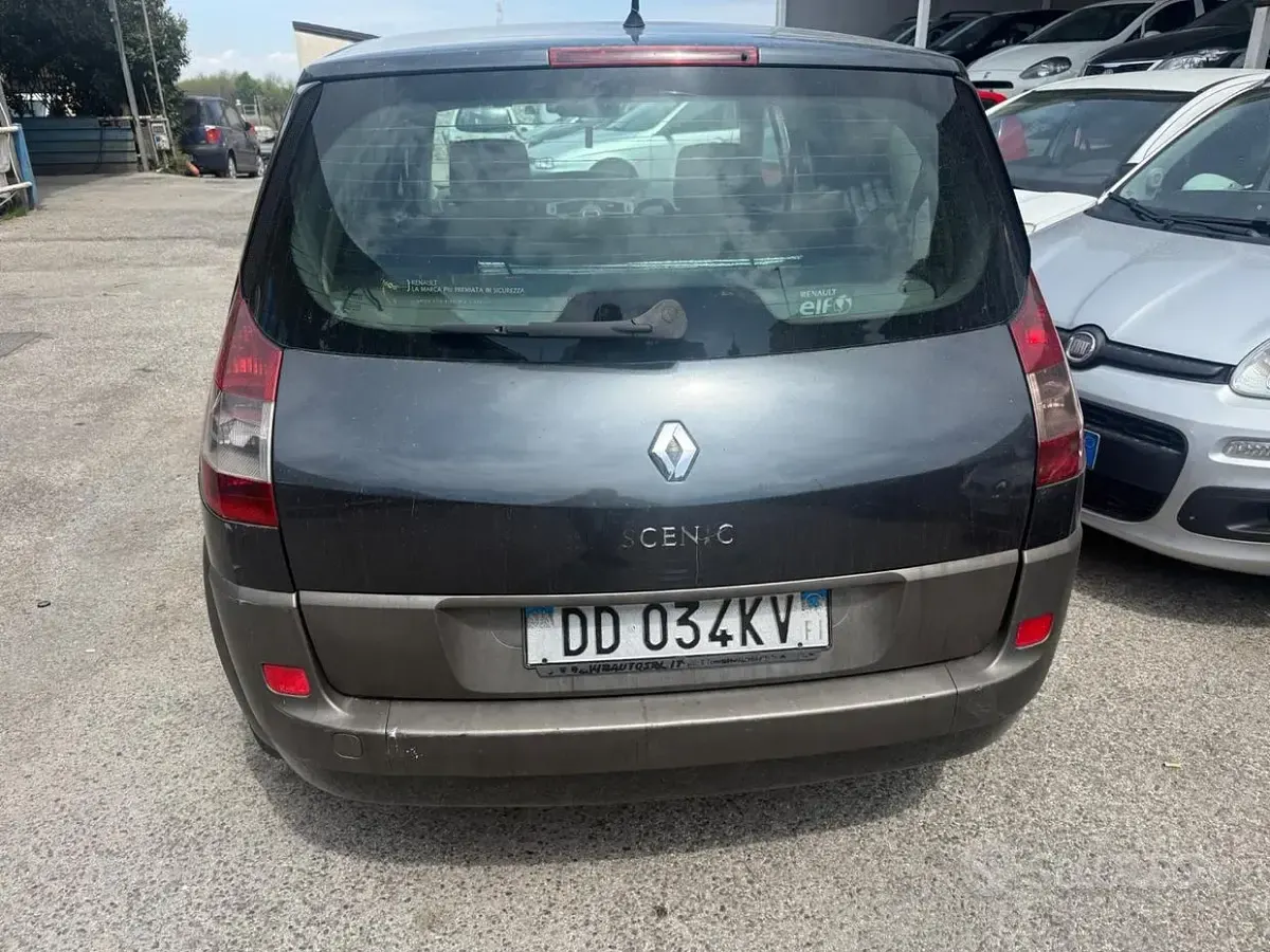 Usata Renault Scénic II 106 CV (77 kW) 2006 Grigio Monovolume