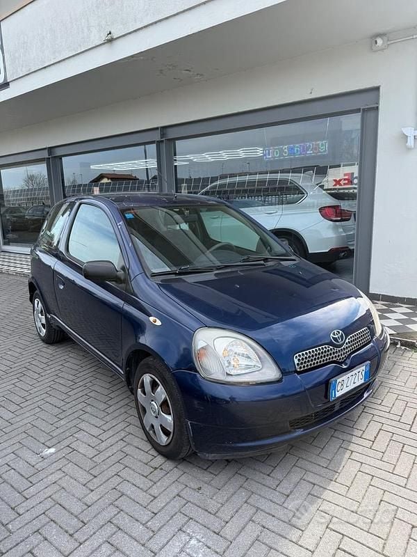 Usata Toyota Yaris Sol 68 CV (50 kW) 2002 Blu Berlina