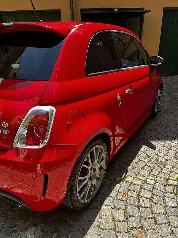 Usata Abarth 695 179 CV (131 kW) 2010 Rosso Utilitaria