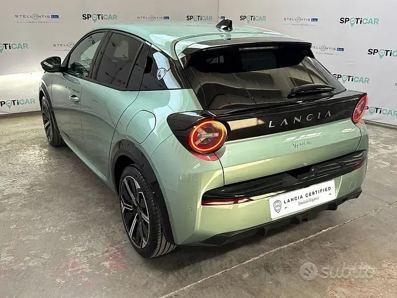 Usata Lancia Ypsilon 101 CV (74 kW) 2025 Verde Utilitaria