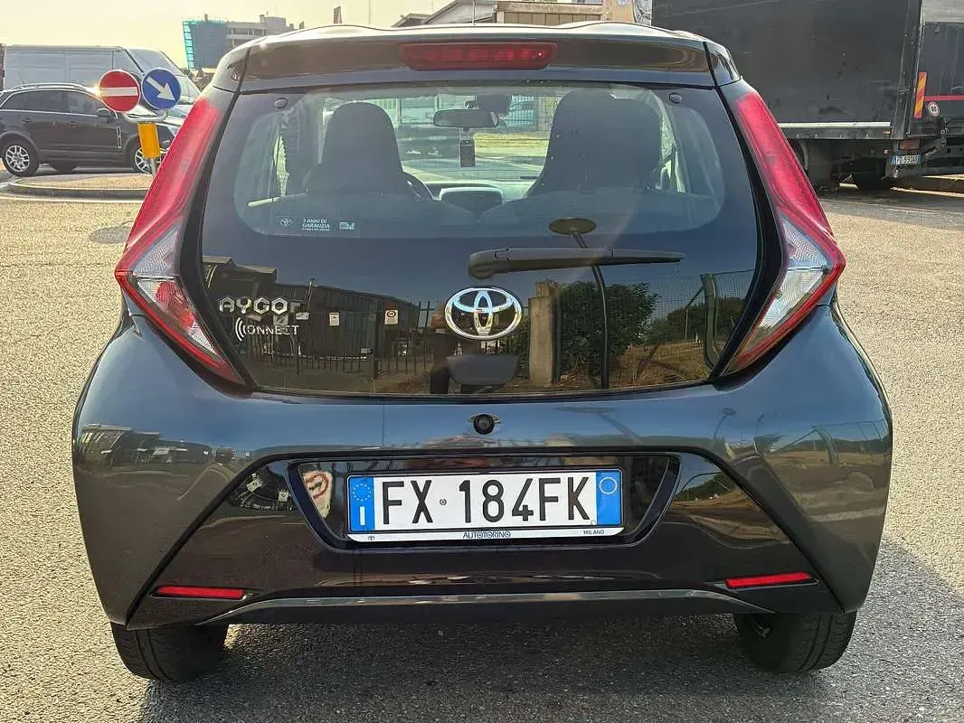 Usata Toyota Aygo X-play 72 CV (52 kW) 2019 Grigio Utilitaria