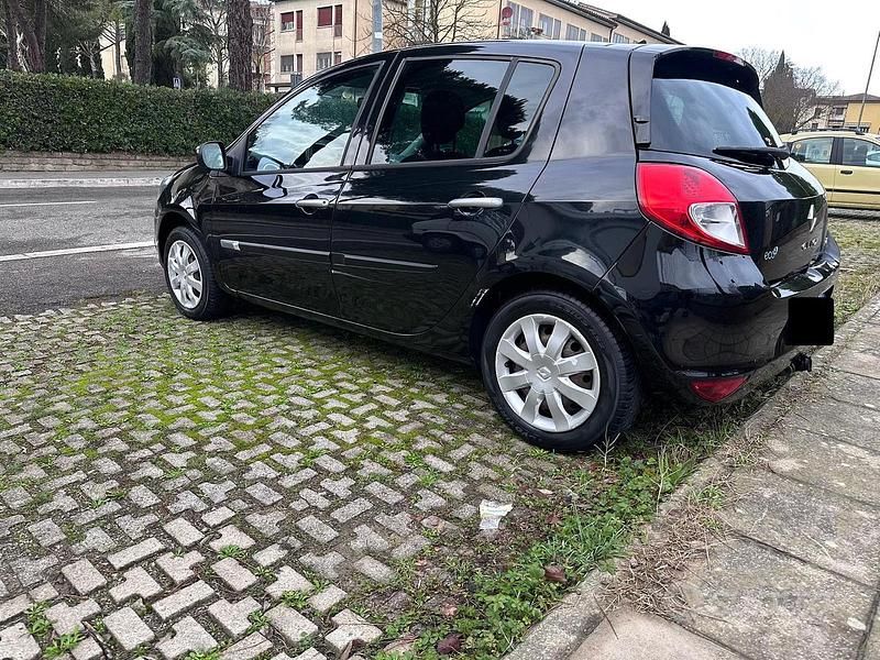 Usata Renault Clio IV 105 CV (77 kW) 2013 Nero Berlina