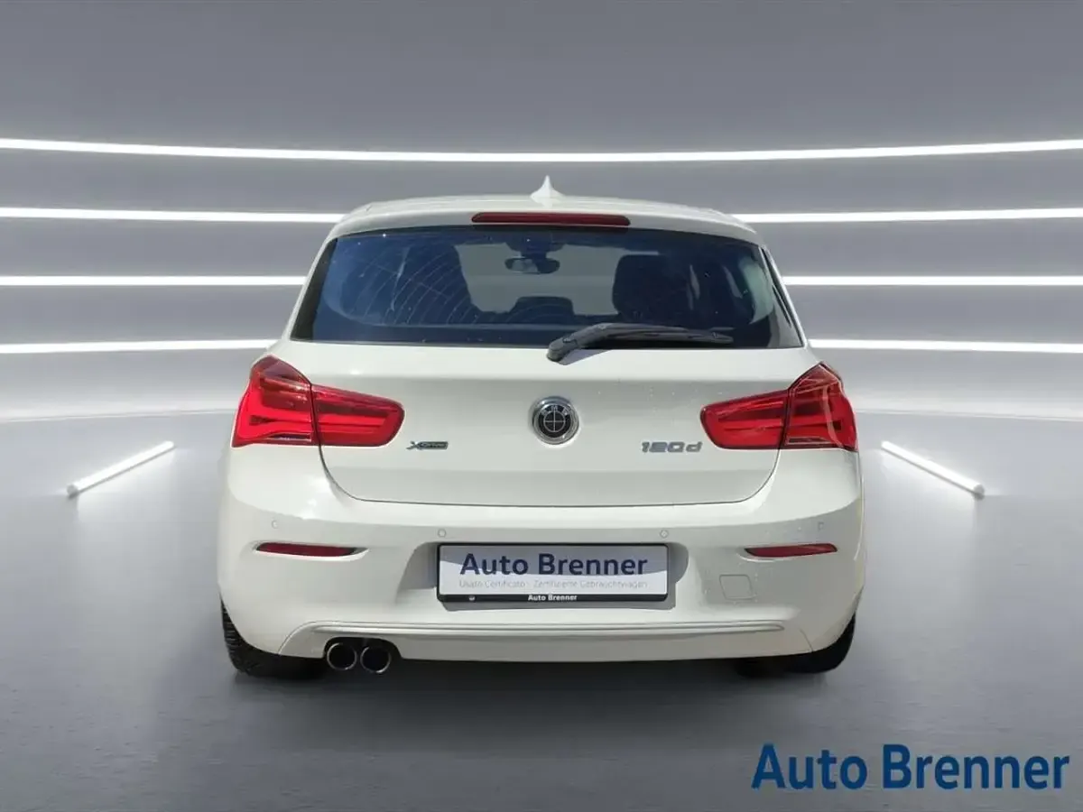 Usata BMW 120 Sport Line 190 CV (139 kW) 2016 Bianco Utilitaria