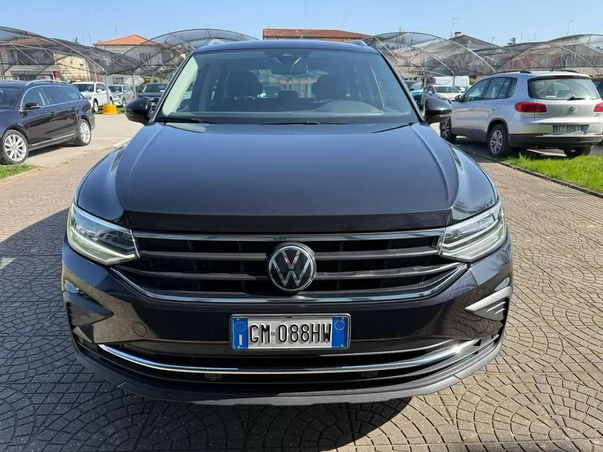 Usata VW Tiguan Life 150 CV (110 kW) 2023 Nero SUV